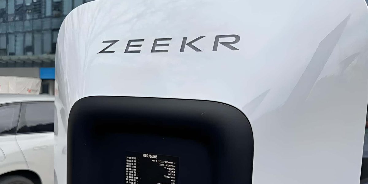 Geely apresenta carregamento de 1,5 MW capaz de levar bateria de 10% a 80% em 7 minutos