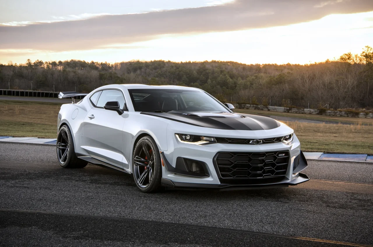 Camaro pode voltar em 2028 com tração traseira e até quatro portas