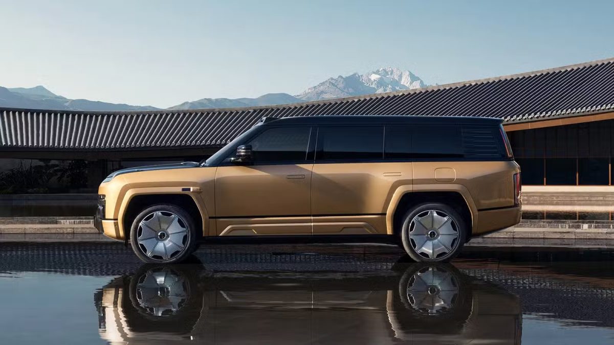 BYD Yangwang confirma estreia do U8L de quatro lugares no Salão de Pequim