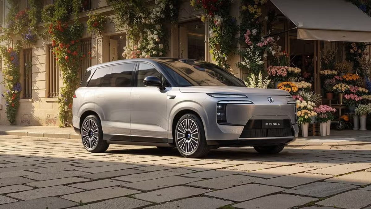BYD Denza N8L entra em pré-venda com bateria de 75 kWh e foco em autonomia