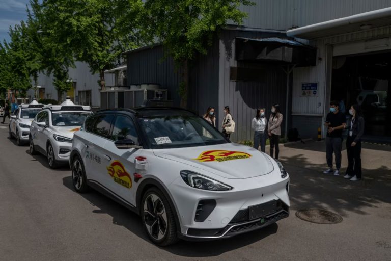 Robô-táxi da Baidu sofre pane em Wuhan após falha técnica