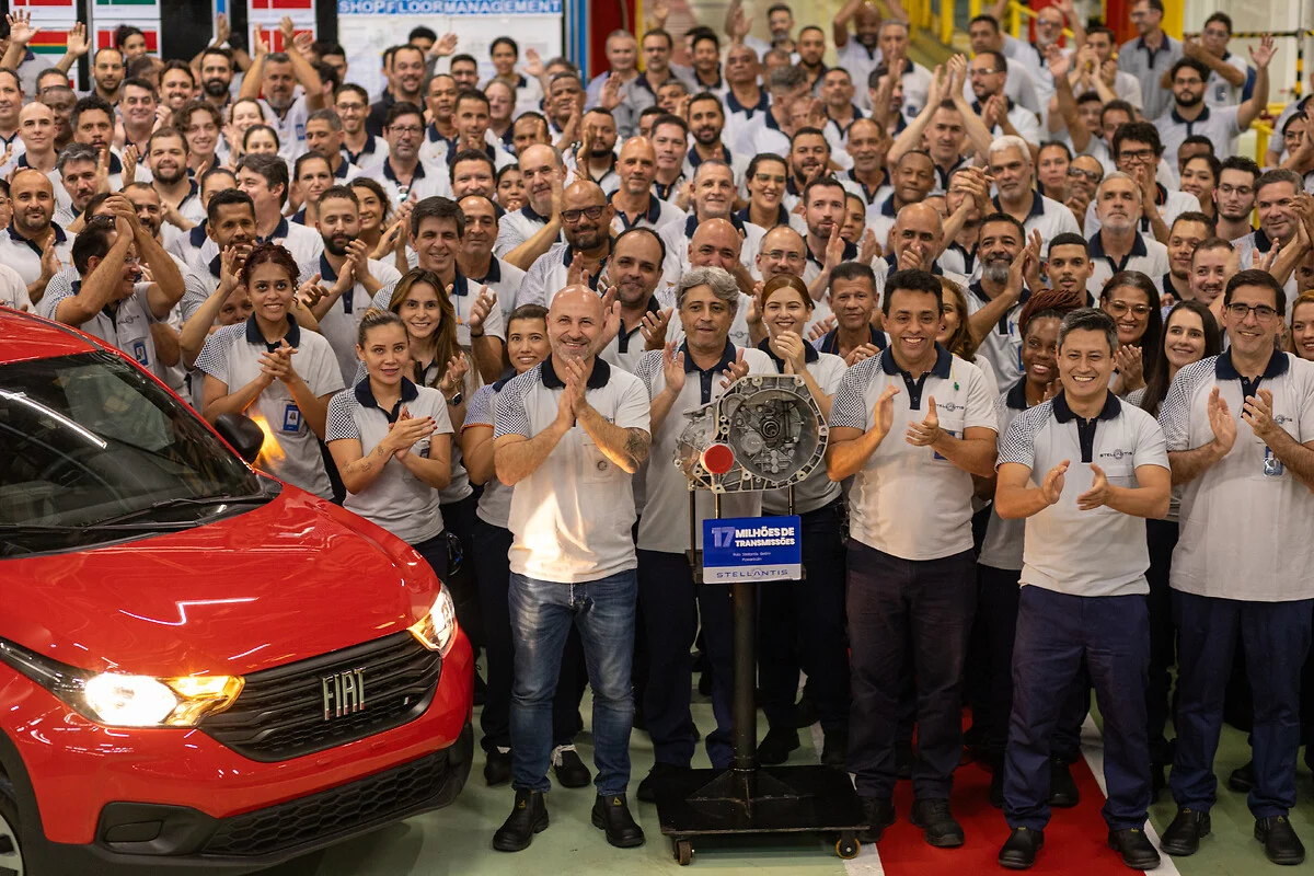 Stellantis amplia liderança com produção de 17 milhões de transmissões em Betim