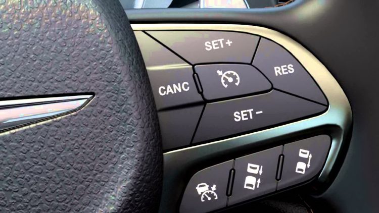 Piloto automático automotivo: entenda como a tecnologia funciona na prática