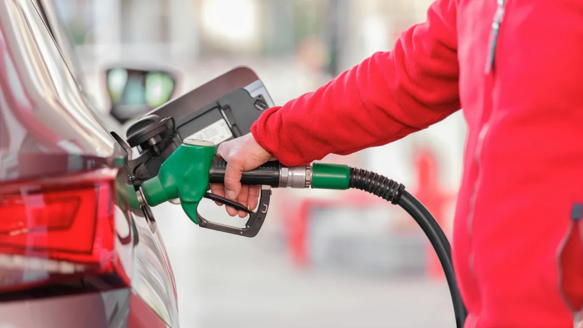 Preço da gasolina deve continuar alto até eleições, diz Trump