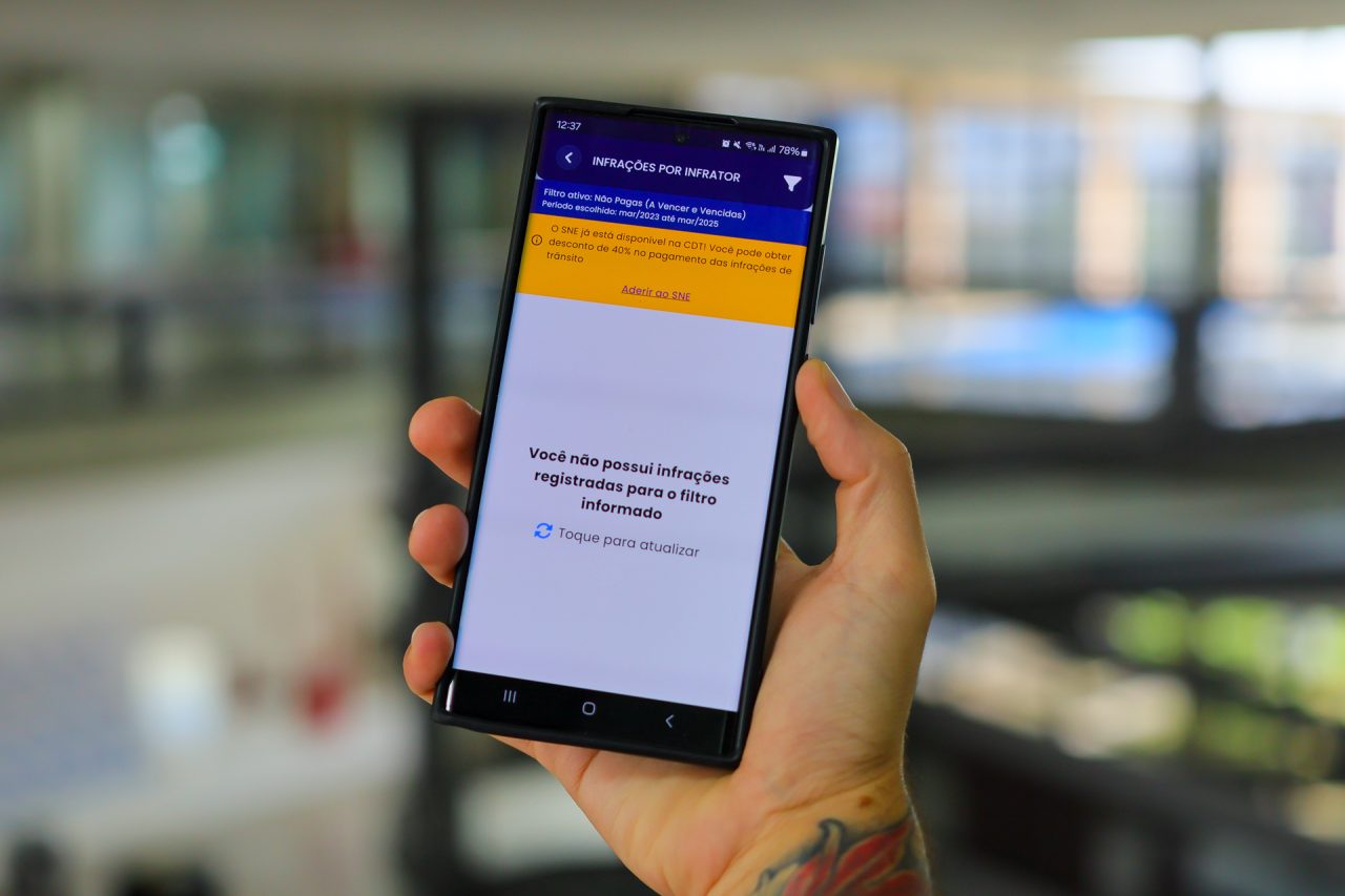 Motoristas podem obter até 40% de desconto em multas com a CNH Digital