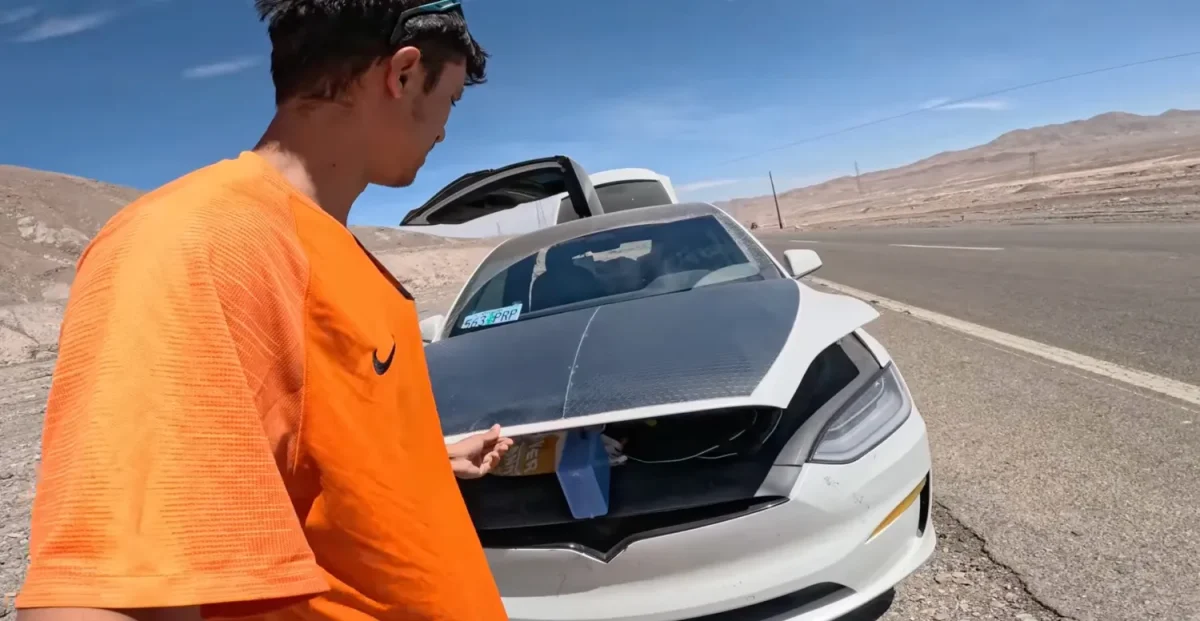 Dono de Tesla recorre a energia solar improvisada após pane no deserto