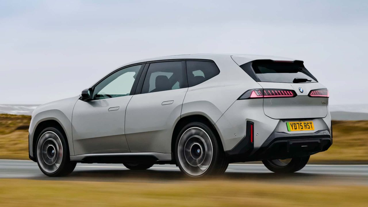 BMW iX3 2026 é eleito o melhor carro do mundo em premiação internacional