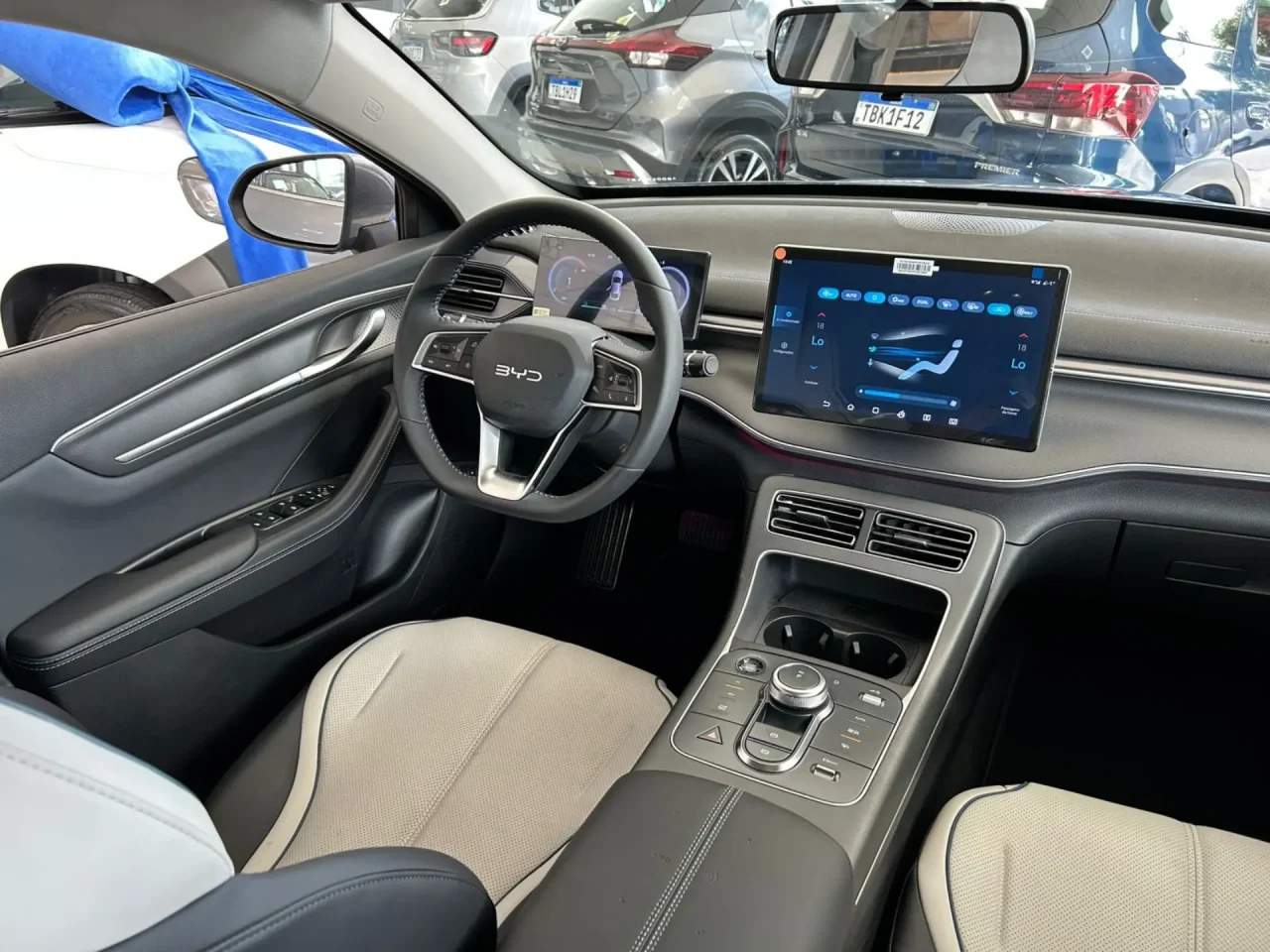 BYD dá R$ 37.000,00 de desconto no King GL para PcD em abril