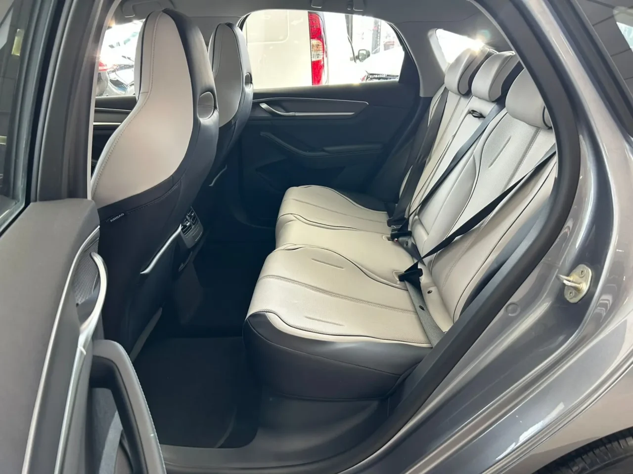 BYD dá R$ 37.000,00 de desconto no King GL para PcD em abril