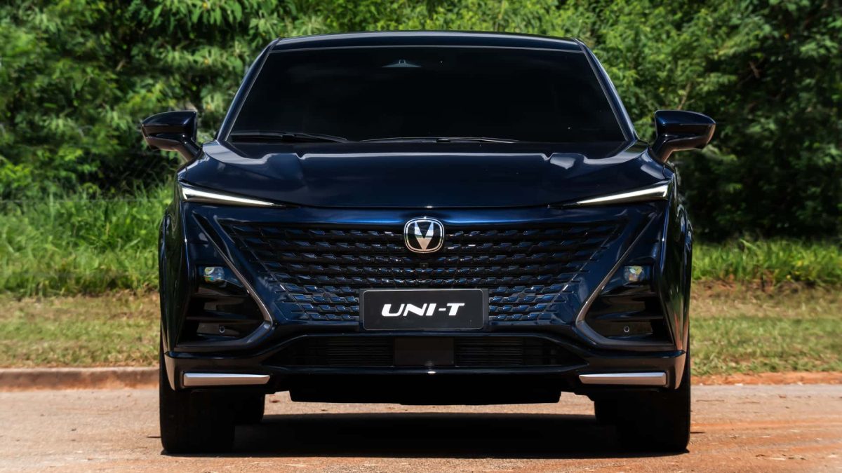 Caoa Changan Uni-T traz sistema inteligente na chave para facilitar manobras em vagas apertadas