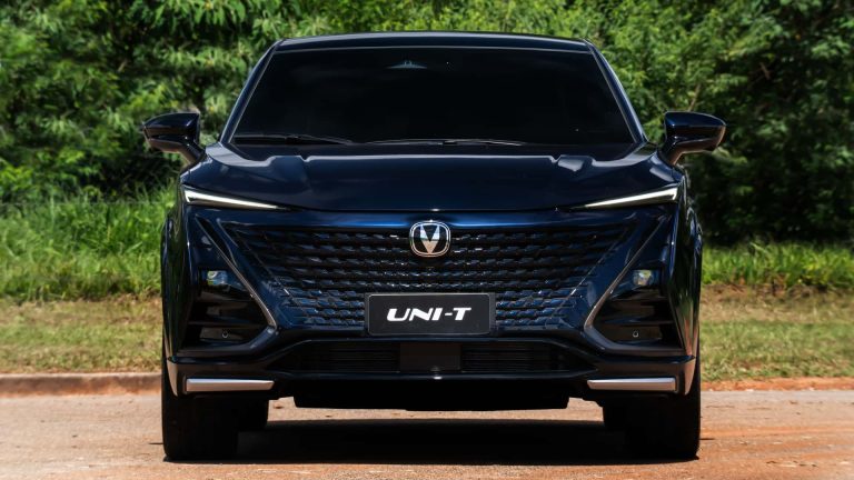 Caoa Changan Uni-T traz sistema inteligente na chave para facilitar manobras em vagas apertadas