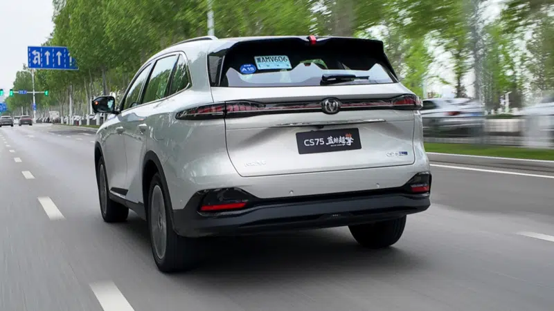 Changan CS75 Plus HEV estreia em pré-venda na China com sistema híbrido avançado