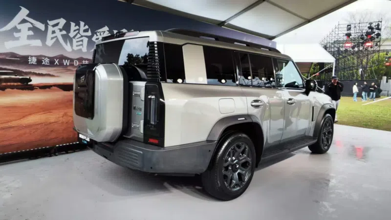 Jetour abre pré-venda do Traveller Plus e do C-DM PHEV com multimídia de 15,6” na China