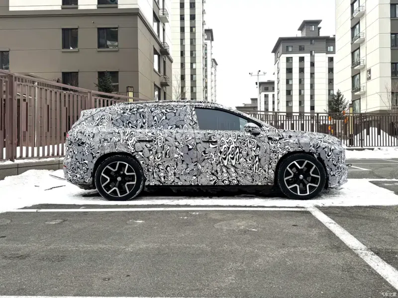 Volkswagen ID.Aura com tecnologia LiDAR surge em flagra inédito