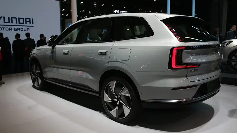 Volvo celebra 99 anos e revela elétricos EX90 e ES90 em evento especial