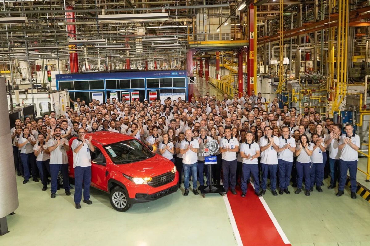 Stellantis amplia liderança com produção de 17 milhões de transmissões em Betim