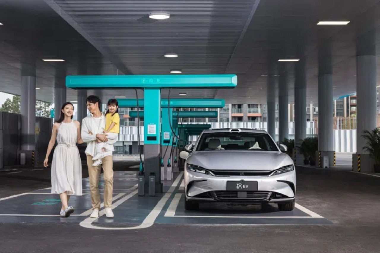 BYD lança Han EV Flash Charge Edition na China com foco em recarga ultrarrápida