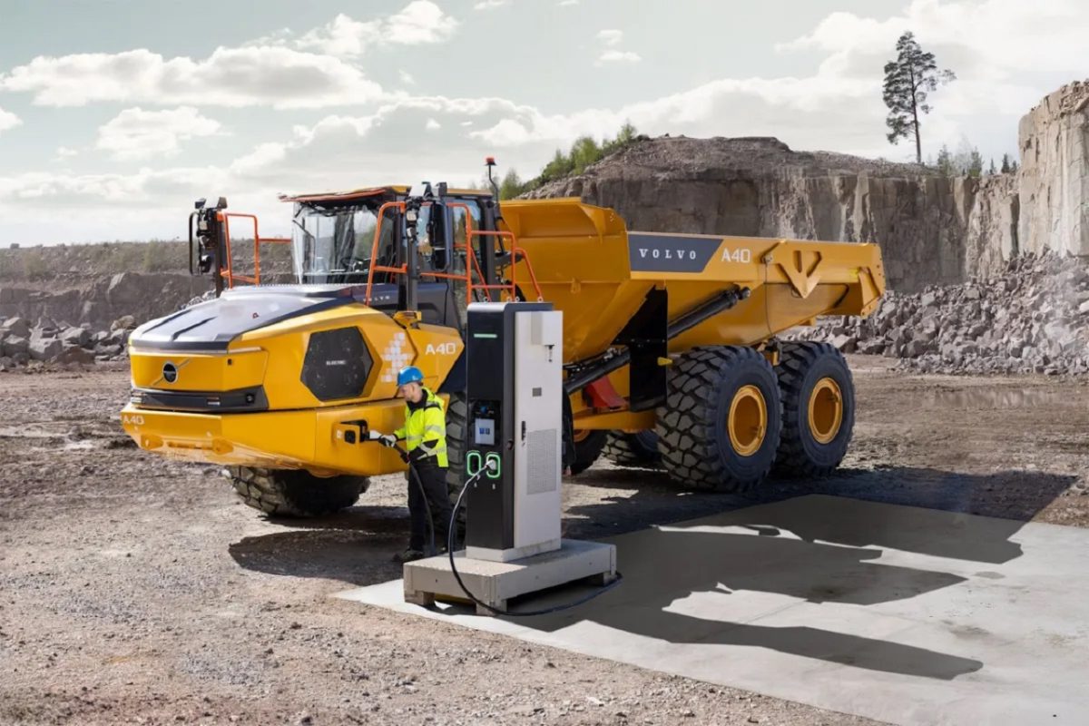 Volvo dá largada à produção em massa de caminhões articulados elétricos