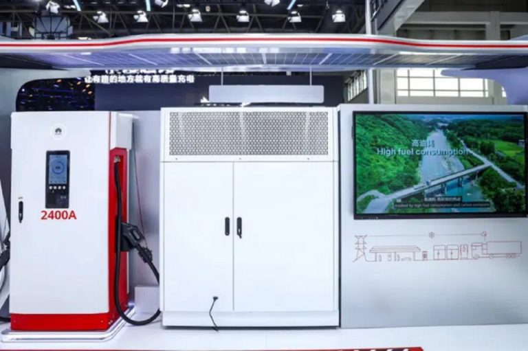 Huawei amplia sistema de 1.500 kW e mira integração com energia solar na corrida por recarga ultrarrápida