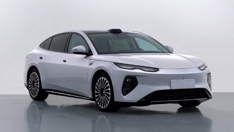 Novo BYD Seal 08 EV impressiona com até 684 cv e tecnologia Blade 2.0