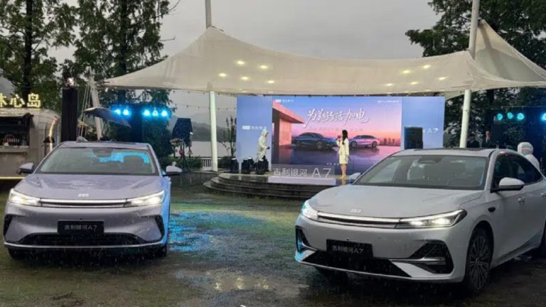 Novo Geely Galaxy A7 estreia na China com opções 100% elétrica e PHEV