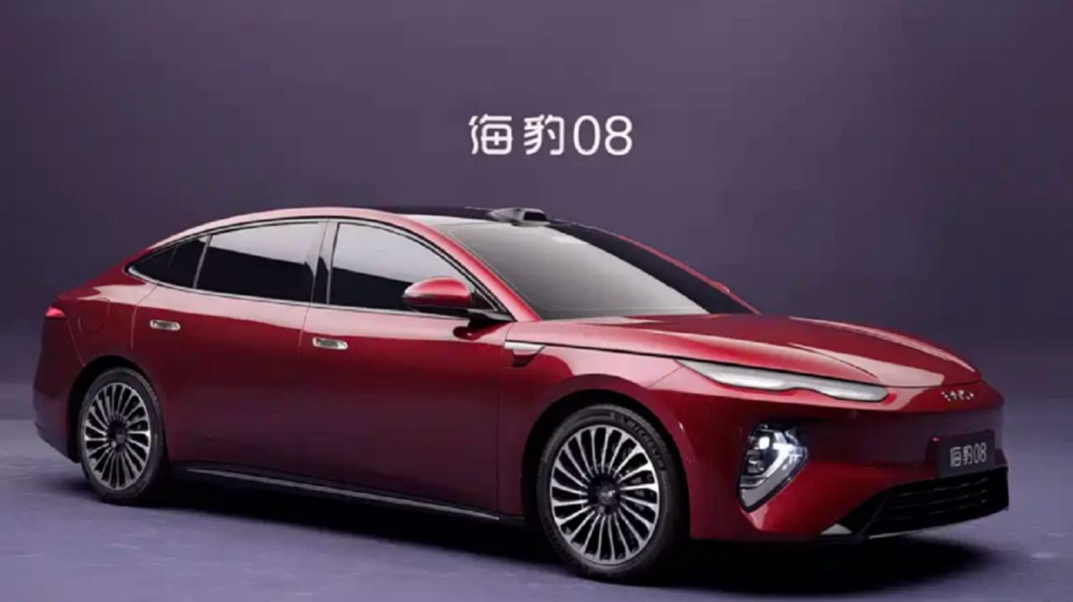 BYD lança Seal 08 DM-p com autonomia elétrica de até 300 km na China