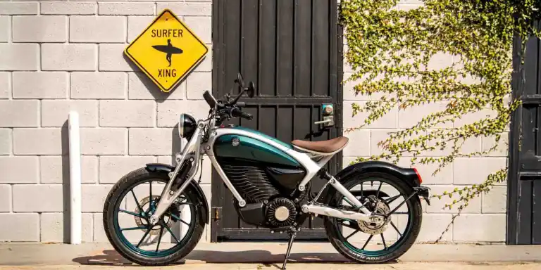 Royal Enfield revela Flying Flea C6 elétrica com foco em leveza e preço competitivo