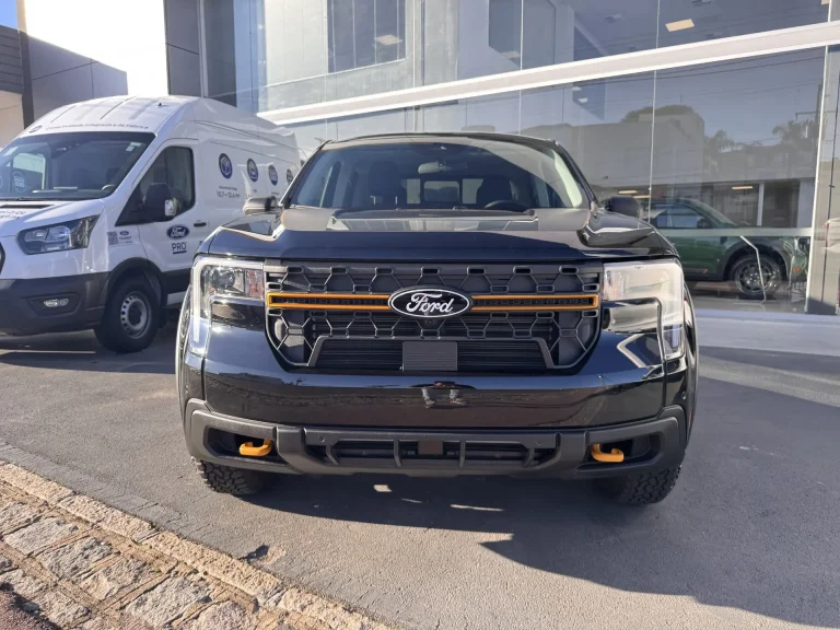 Ford chama donos da Maverick 2025 para recall por problema no teto solar