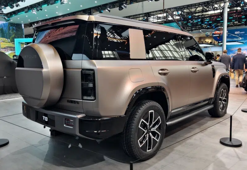 Jetour T8 estreia com visual robusto à la Land Rover para brigar entre SUVs de três fileiras