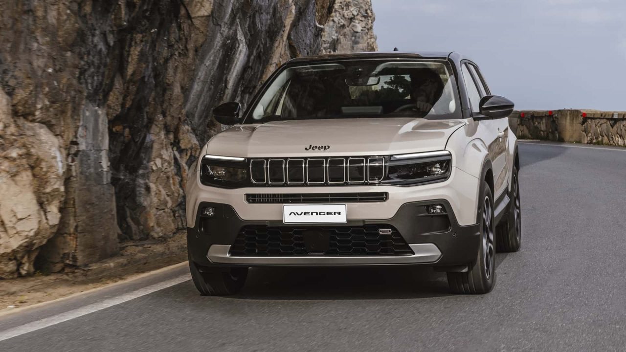 Jeep Avenger chegará com grade iluminada para enfrentar Fastback, Nivus e Sonic