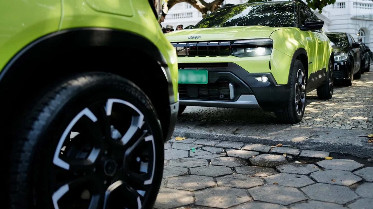 Jeep Avenger dá as caras e já tem estreia prevista no Brasil para 2026