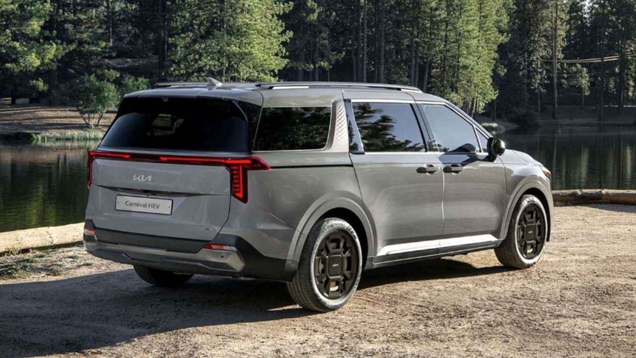 Kia Carnival 2026 estreia no Brasil apenas como híbrida e promete consumo de carro 1.0 por R$ 684.990