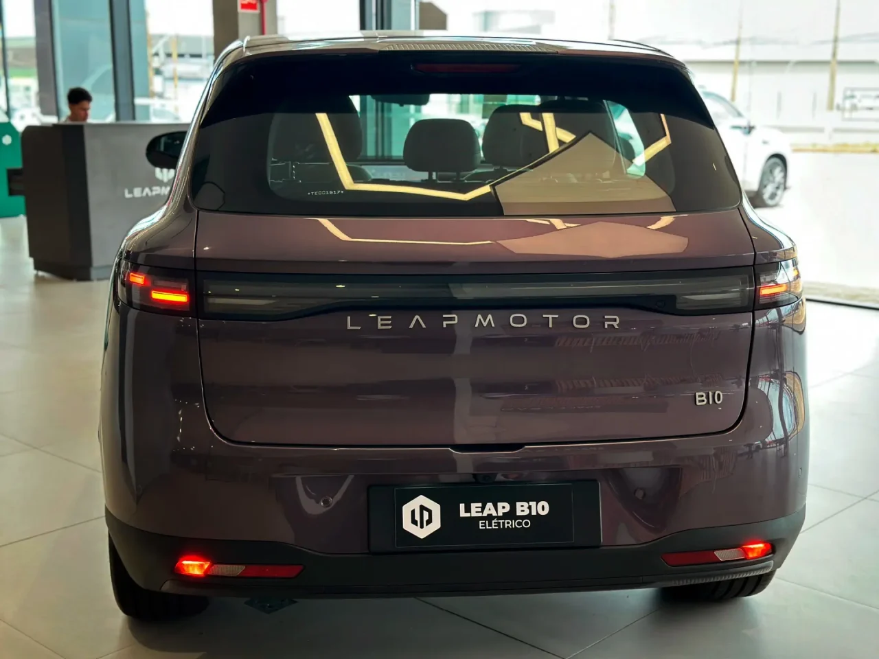 Leapmotor dá R$ 21.600,00 de desconto no SUV B10 para PcD em abril