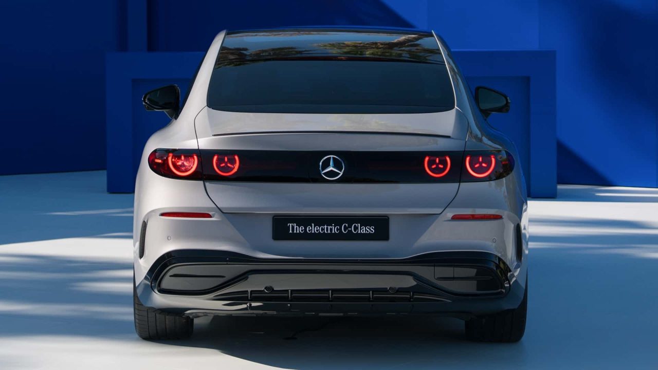 Mercedes-Benz revela Classe C elétrico com quase 500 cv