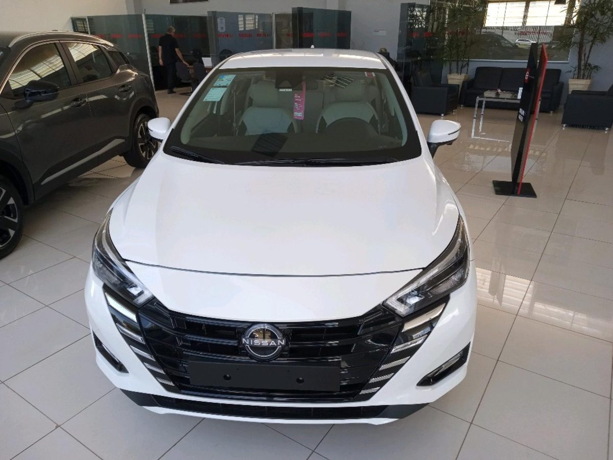 Nissan libera até R$ 25.000,00 de desconto no Versa para PcD em abril