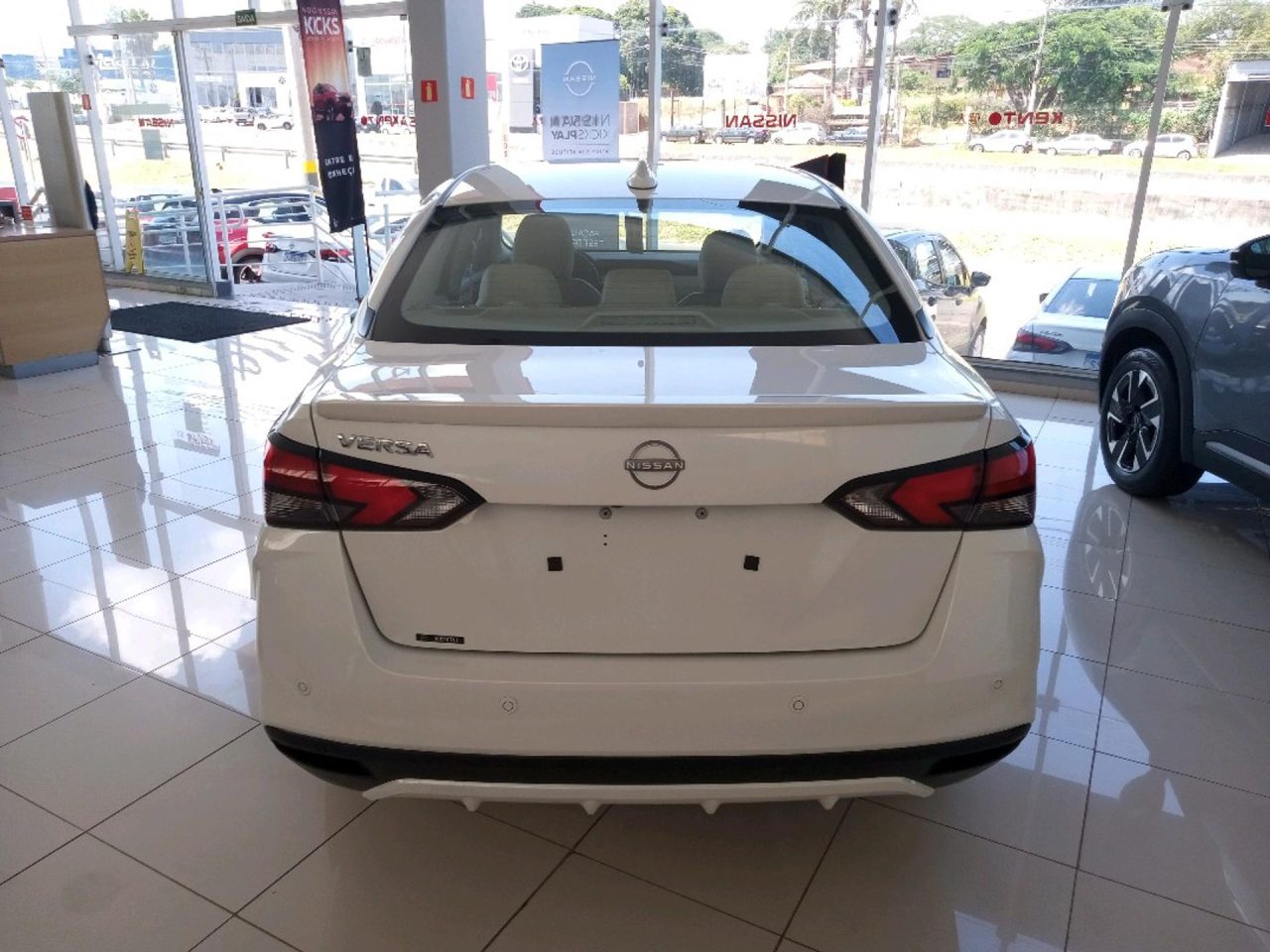 Nissan libera até R$ 25.000,00 de desconto no Versa para PcD em abril