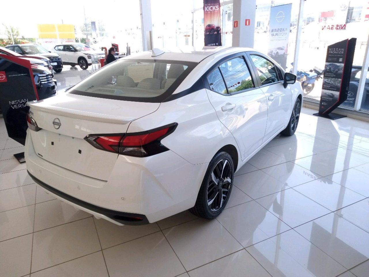 Nissan libera até R$ 25.000,00 de desconto no Versa para PcD em abril