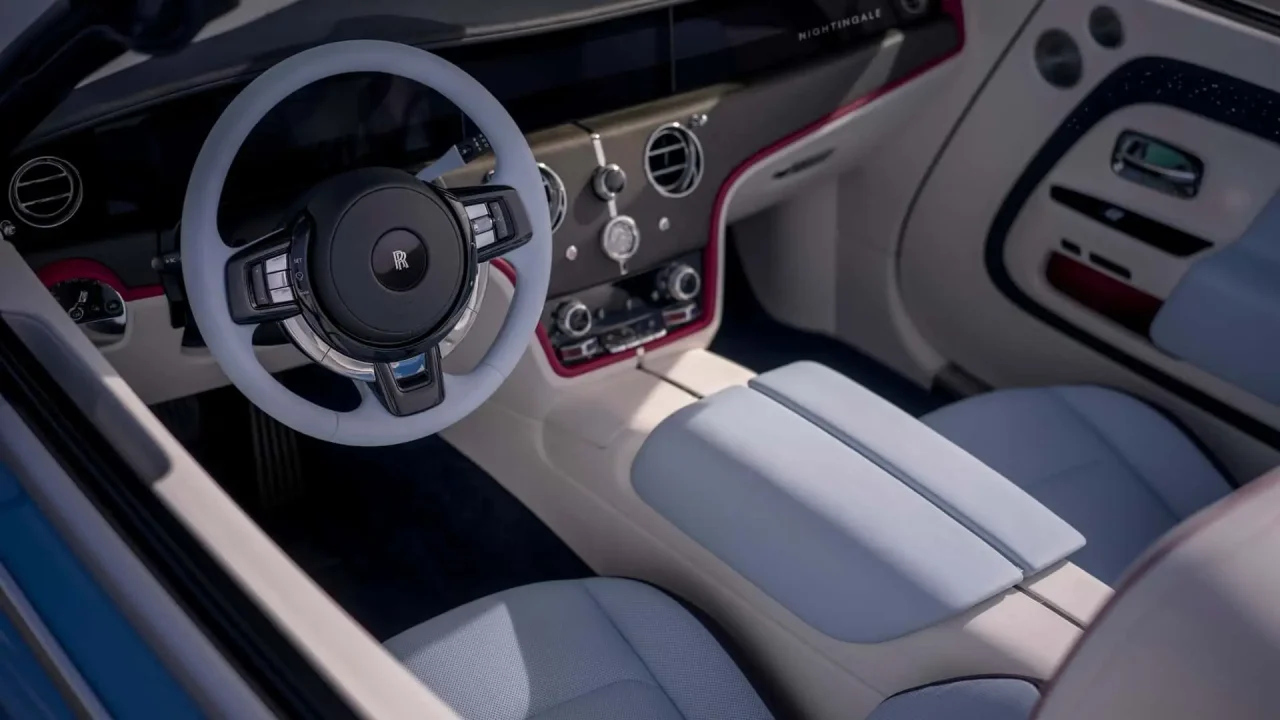 Rolls-Royce revela conversível elétrico de luxo avaliado em R$ 50 milhões