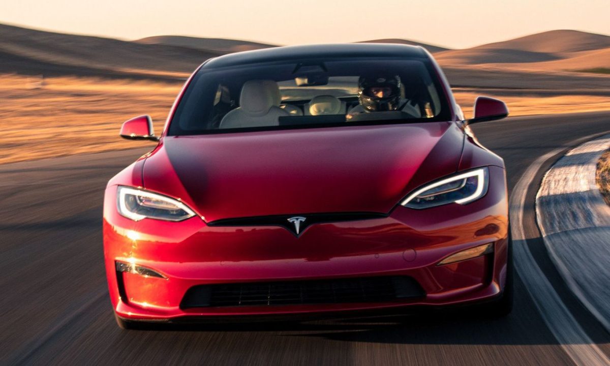 Donos de Tesla podem ser multados em R$ 250 mil por revender o carro