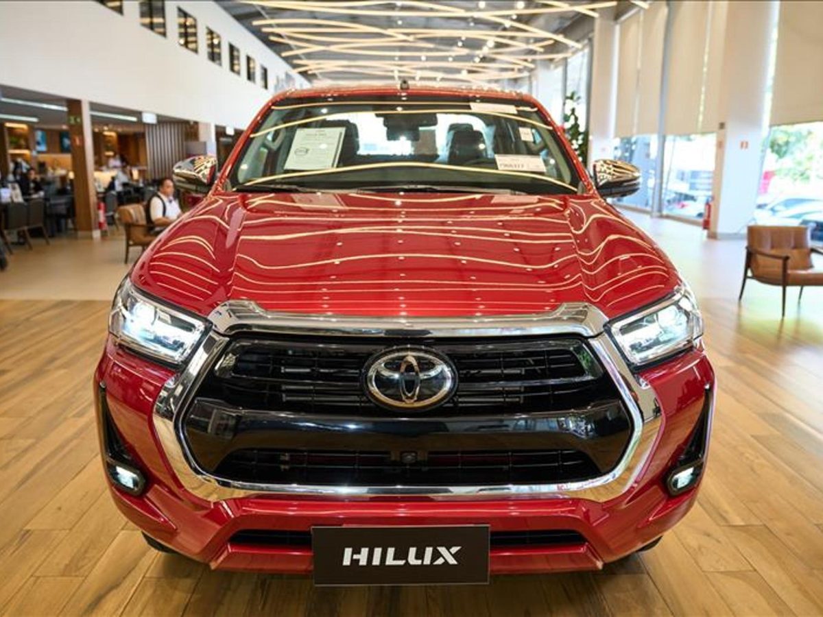 Toyota dá R$ 71.320,70 de desconto na Hilux SR para CNPJ em abril