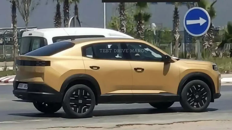 Flagrado sem camuflagem, Fiat Fastback 2027 estreia visual e nasce do Grande Panda