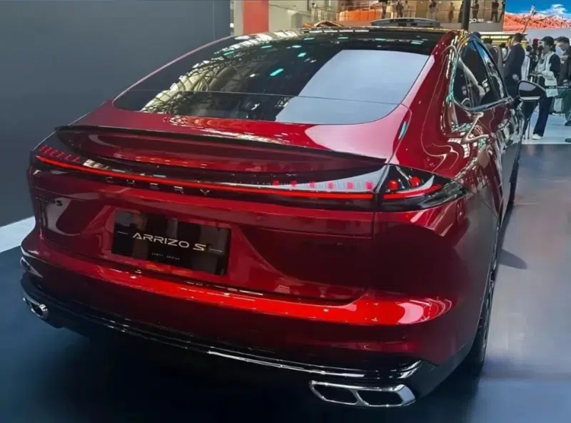 Novo Chery Arrizo S é revelado em Pequim com design sofisticado e 261 cv de potência