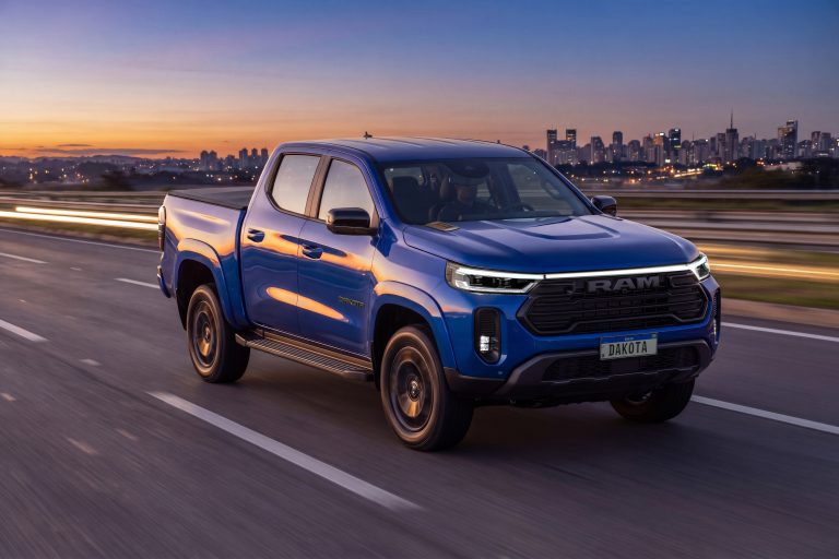 Ram lança Dakota Night Edition com acabamento escurecido por R$ 329.990