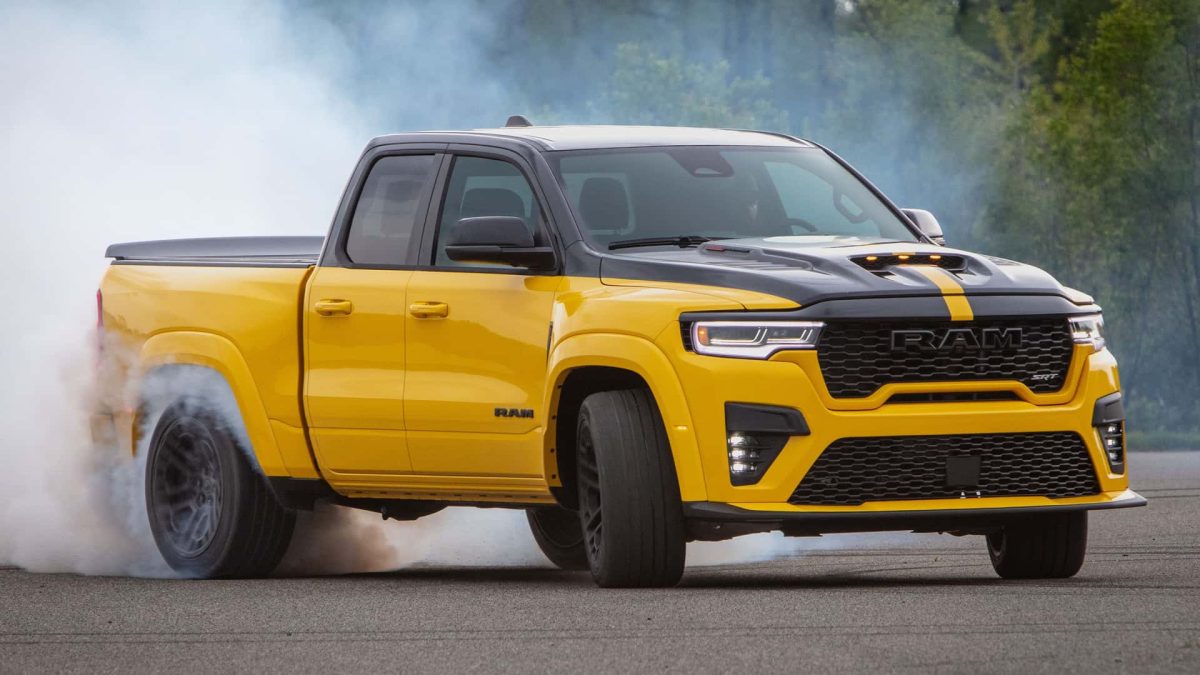 Nova Ram 1500 Rumble Bee 2026 vira “muscle truck” com até 787 cv e visual agressivo