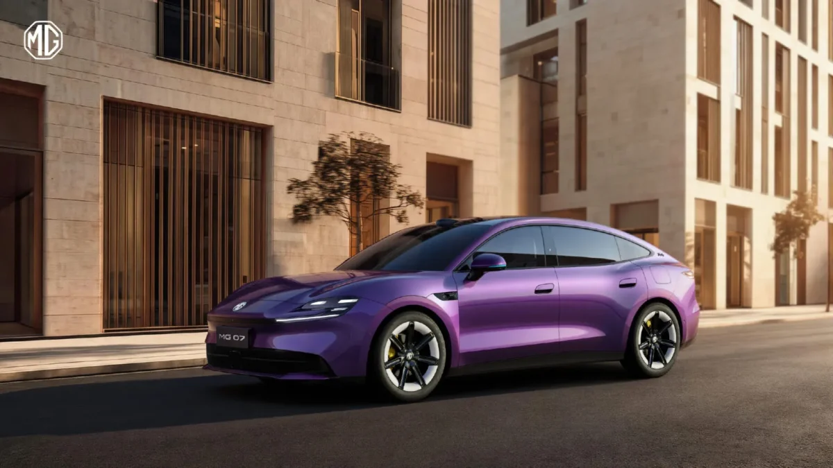 Novo MG 07 surge em fotos oficiais e lembra assustadoramente o Porsche Taycan