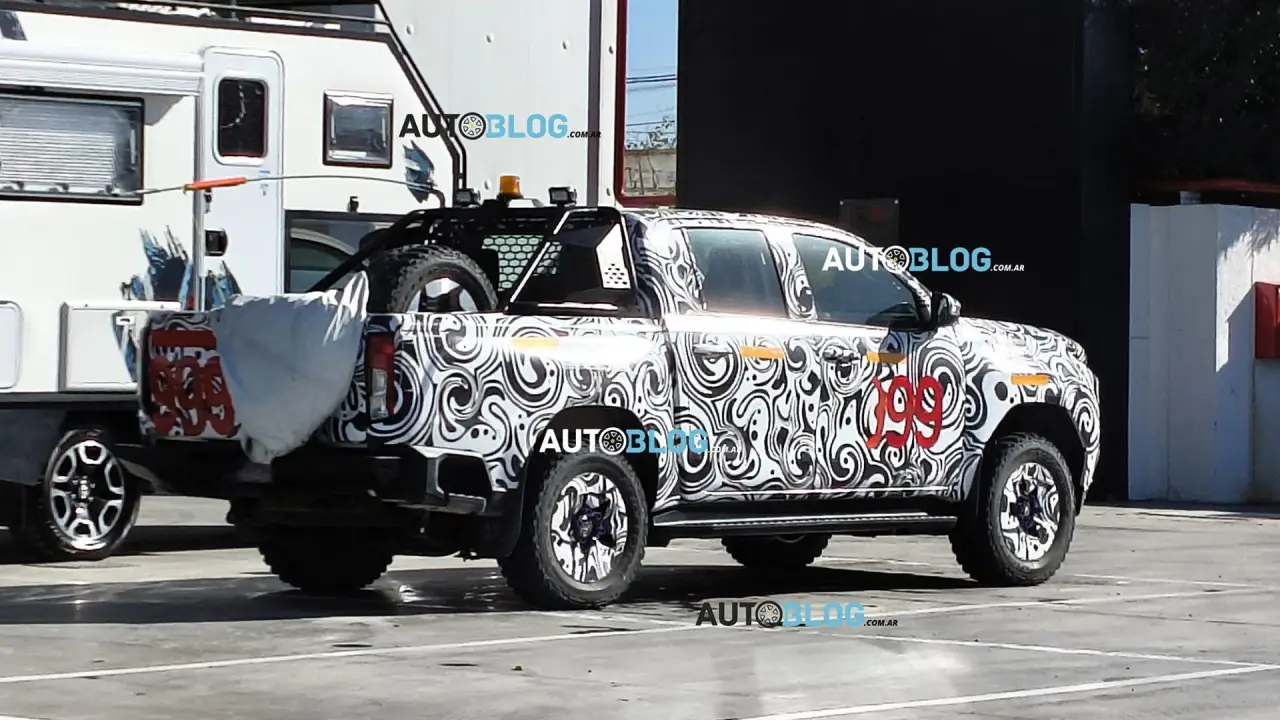 Nova Toyota Hilux elétrica aparece em testes na Argentina pela primeira vez