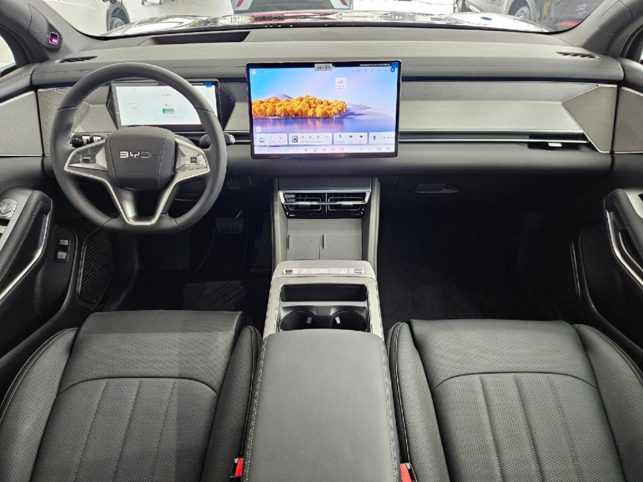 Testamos o BYD Atto 8: o SUV híbrido chinês que quer bater rivais premium