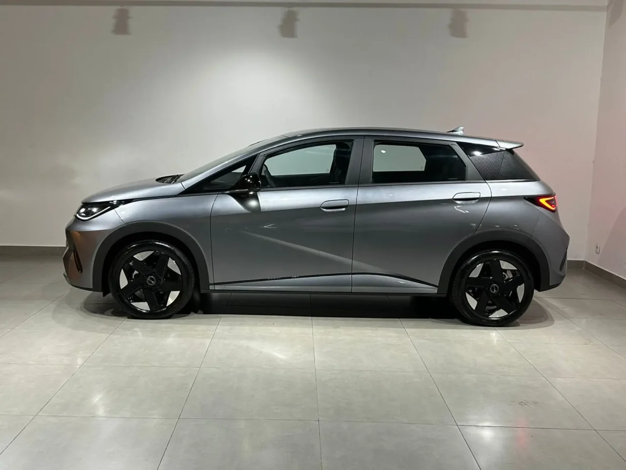 Novo BYD Dolphin Special Edition tenta justificar preço maior com mudanças importantes
