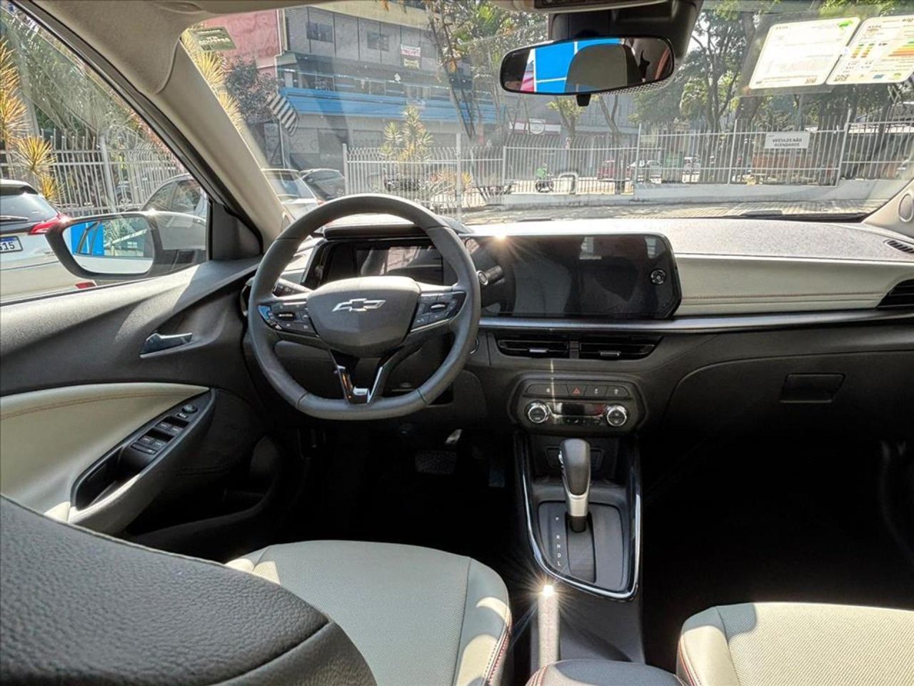 Avaliamos o Chevrolet Sonic Premier 2027 que mira o topo dos SUVs compactos