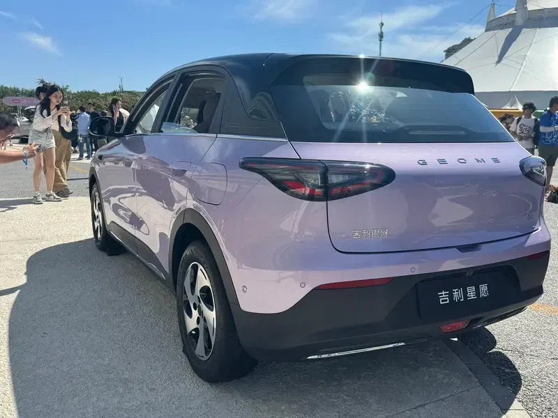 Geely lança novo EX2 elétrico na China e promete até 460 km sem precisar recarregar
